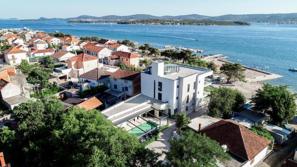 CROWONDER Apartments & Rooms OAZA with heated Swimming Pool and Sauna