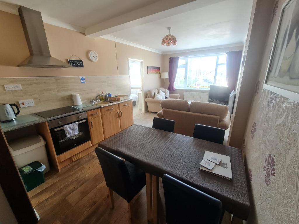 Kitchen, Parterre Holiday Apartments in Isle of Wight