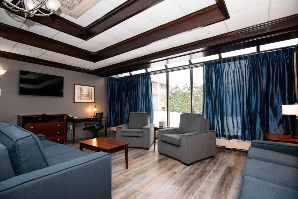 Best Western Plus Plattsburg photo