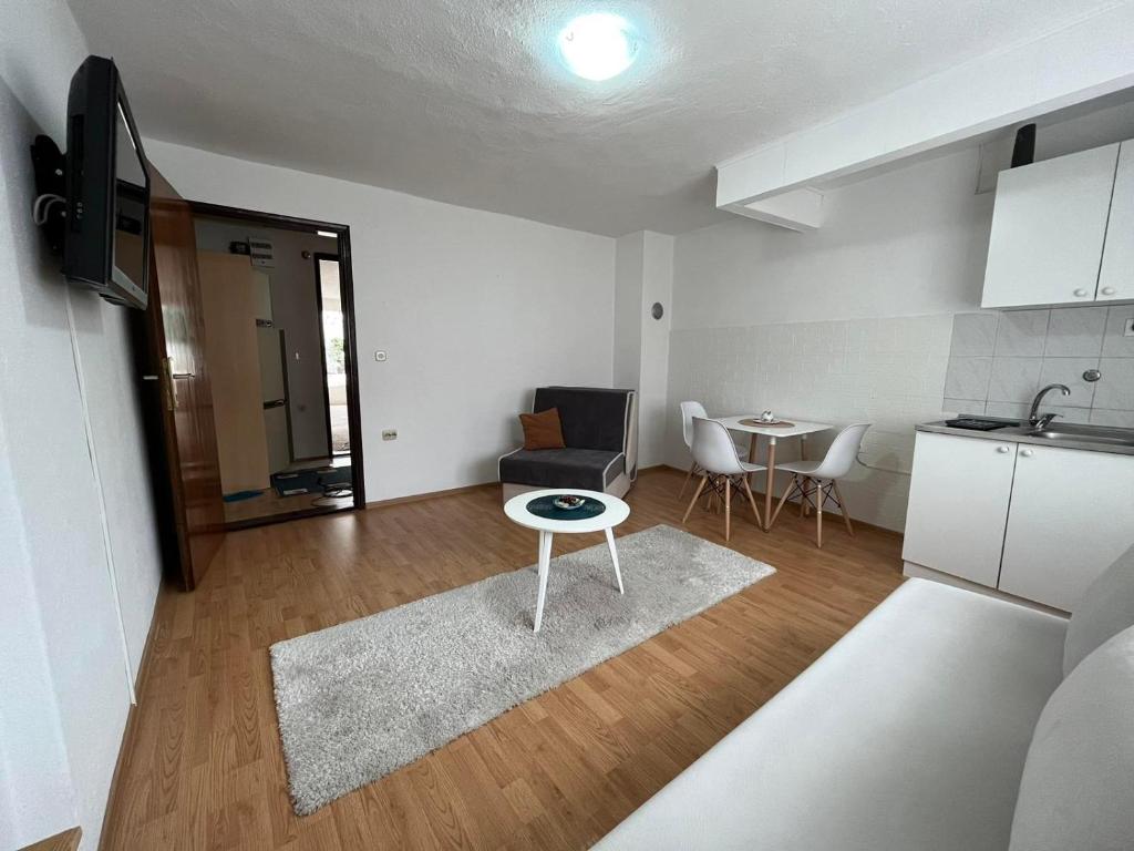 Sunlight Apartments - 5