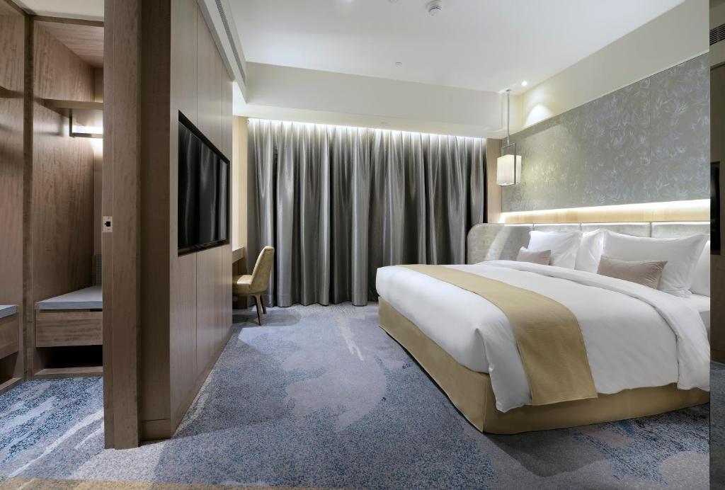 Hotel Room 2