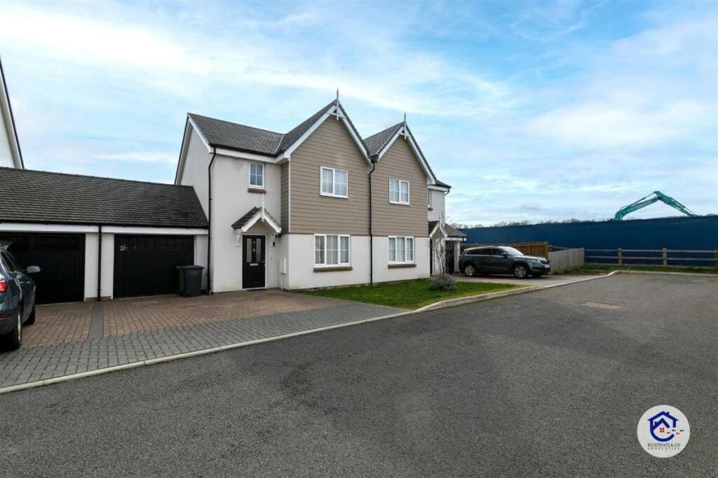 Lovely manor grove home