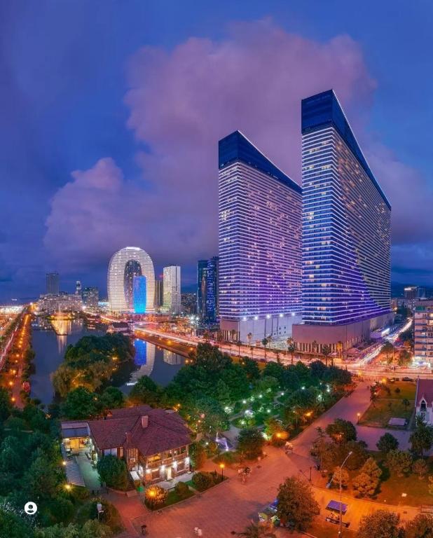 Orbi City - Twin Towers — Hotel in Batumi