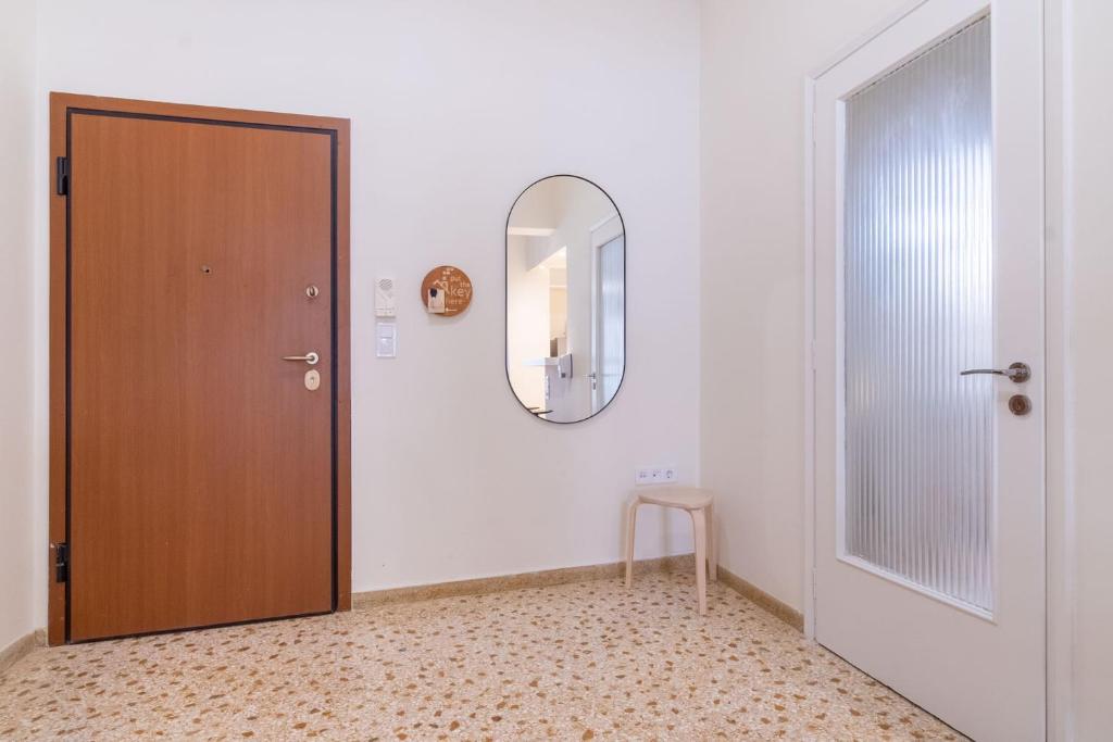 Mar25 by Smart Cozy Suites - In the heart of Athens - 9 minutes from metro - Available 24hr photo