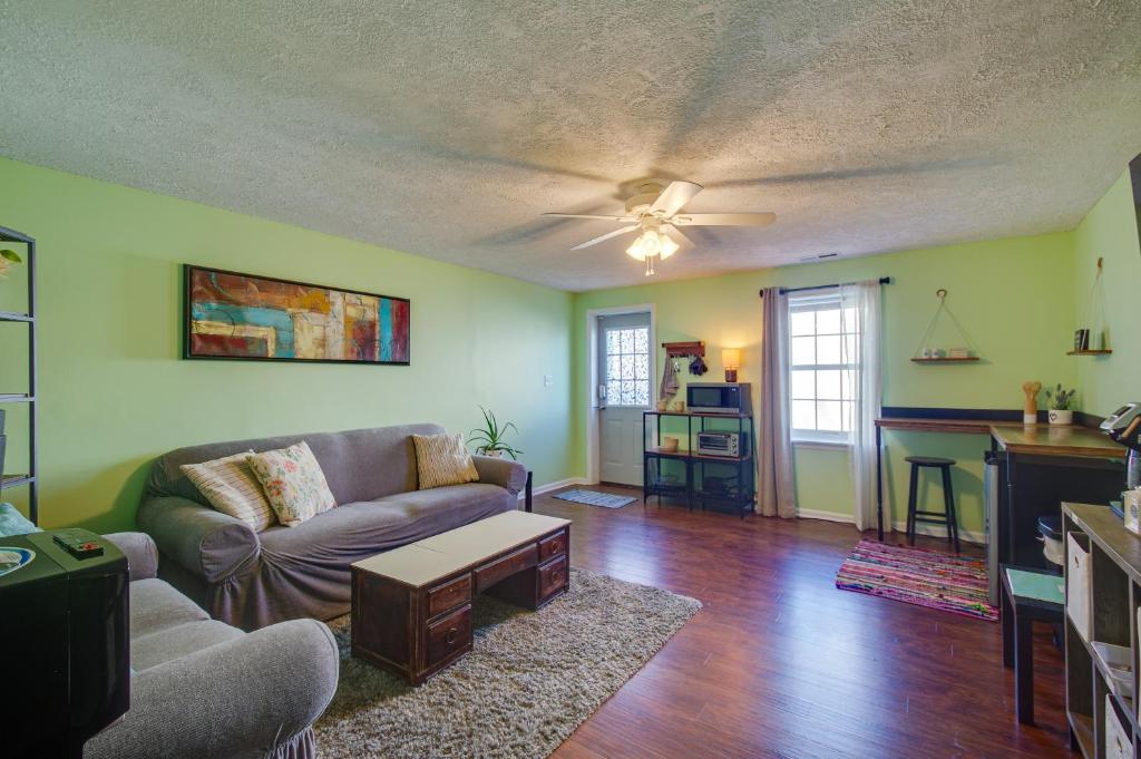 Cozy and Convenient Staunton Abode Great Location!