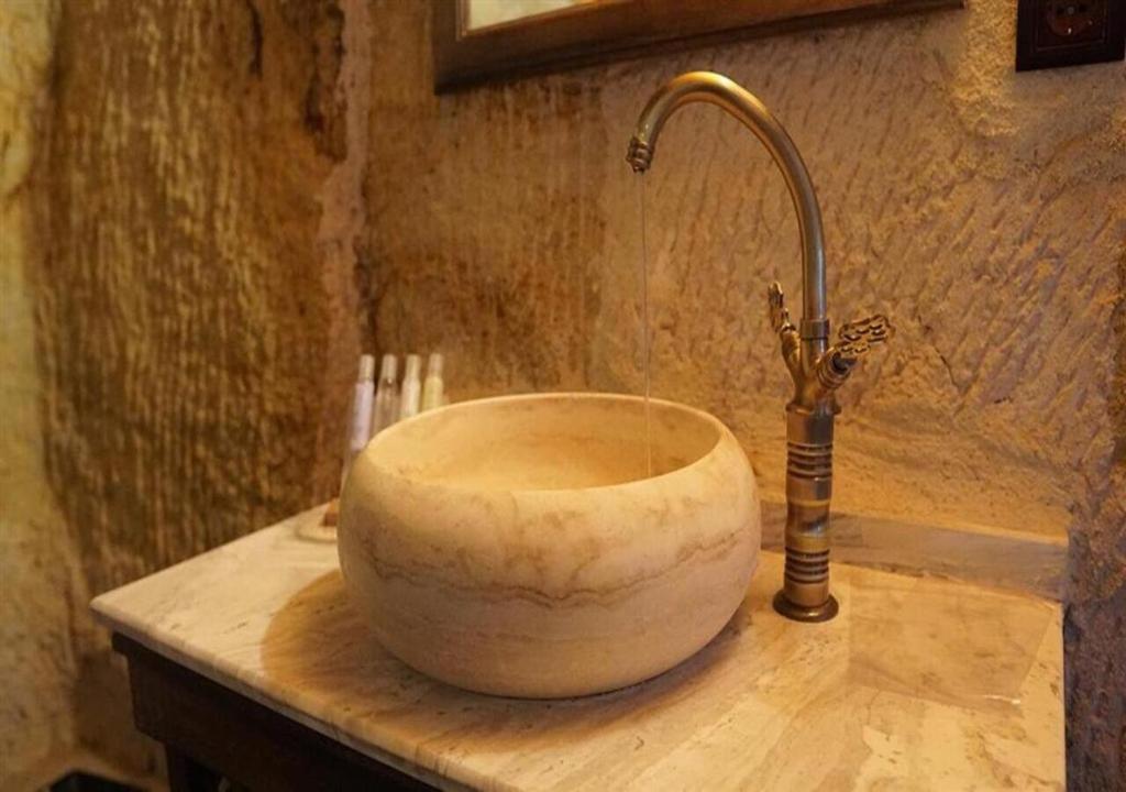 Tale Cave Inn photo