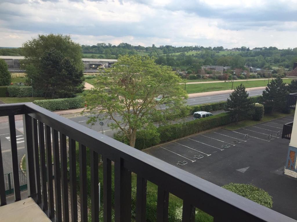 Appartement 3 pièces avec balcon et parking gratuit - FR-1-712-5 - 1