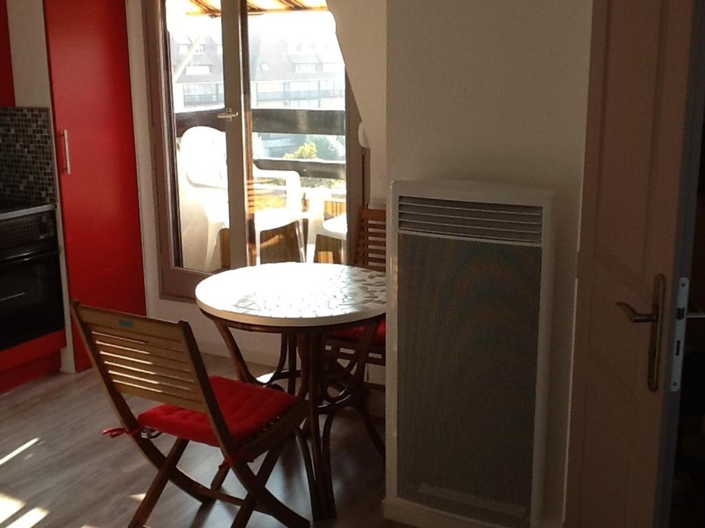 Studio romantique avec balcon et parking à 50 m de la plage - FR-1-712-12 - 1