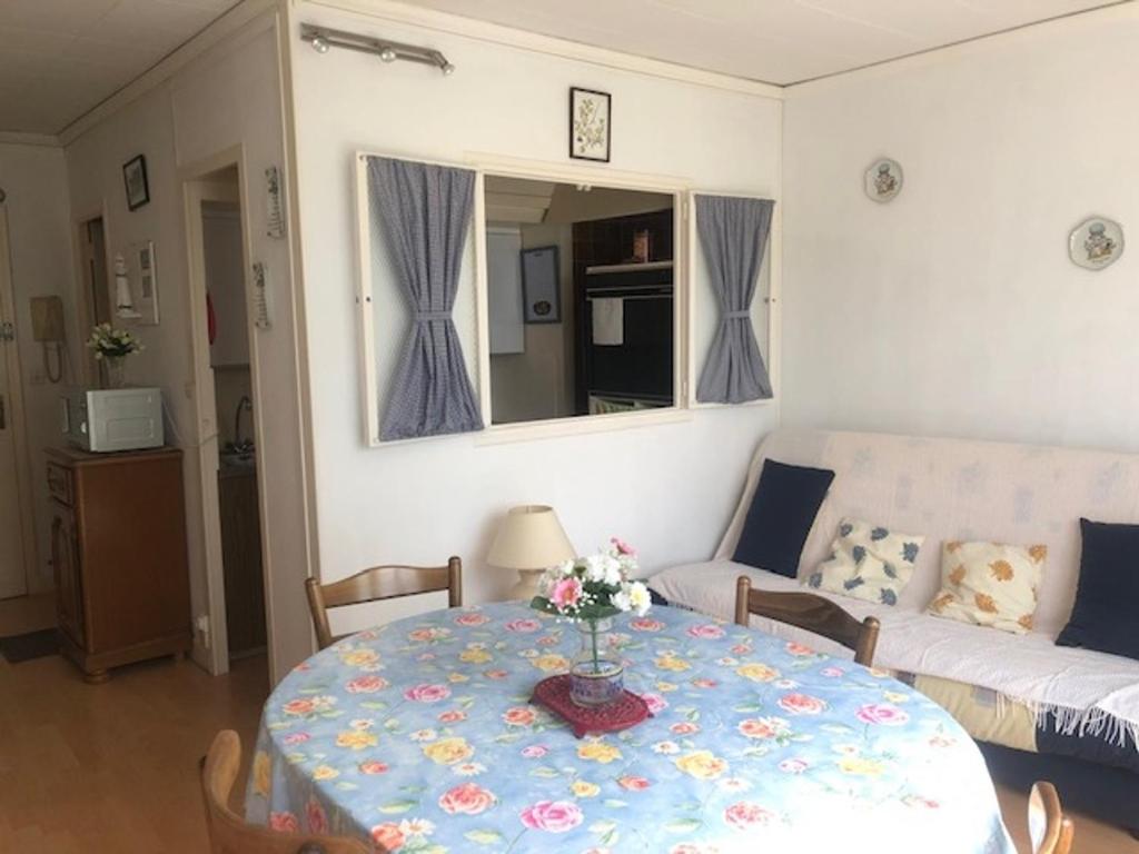 Appartement 2 pièces central avec parking, à deux pas de la plage - FR-1-712-35 - 2
