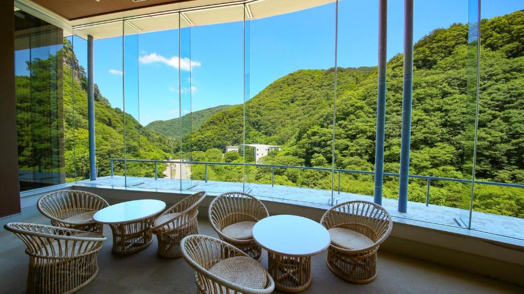 2. 오오에도 온센 ..