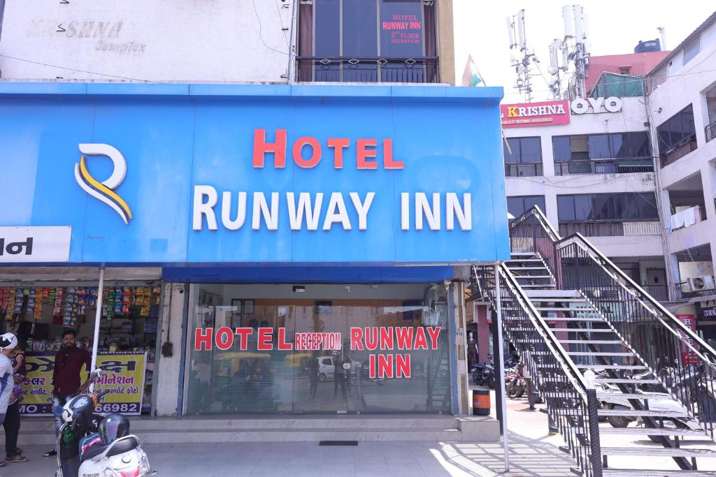 HOTEL RUNWAY INN photo