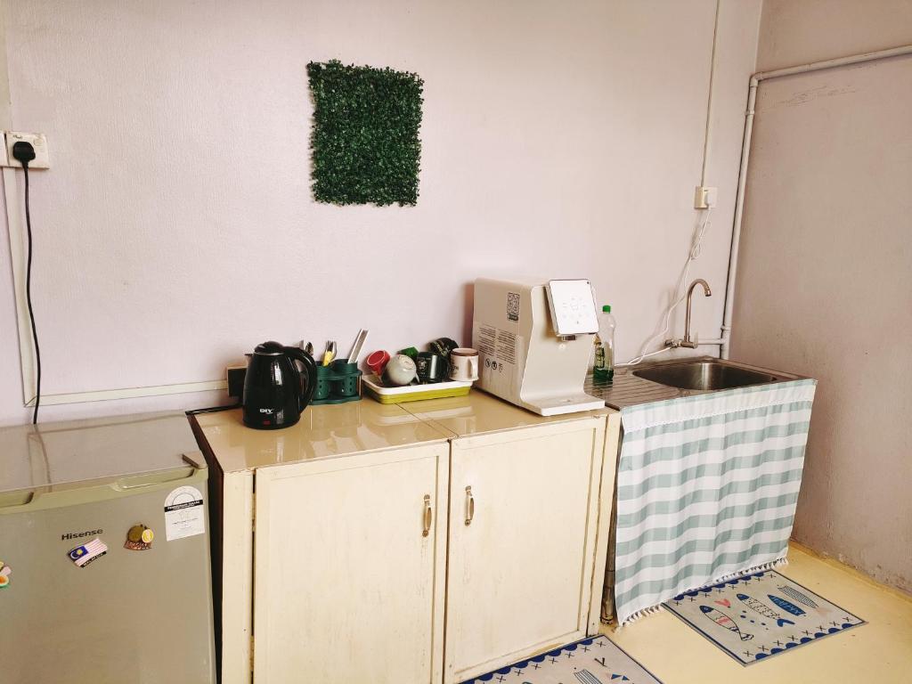 TWO SINGLE BED WITH SHARED BATHROOMS (ROOM ONLY) photo