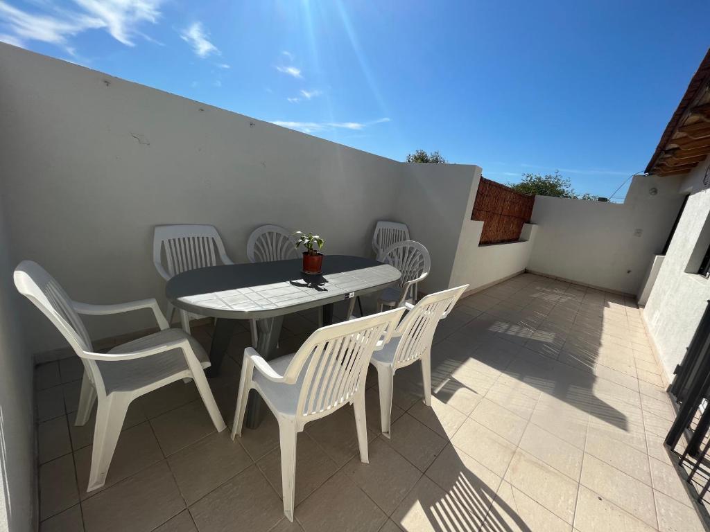 Luminoso y amplio departamento - 2