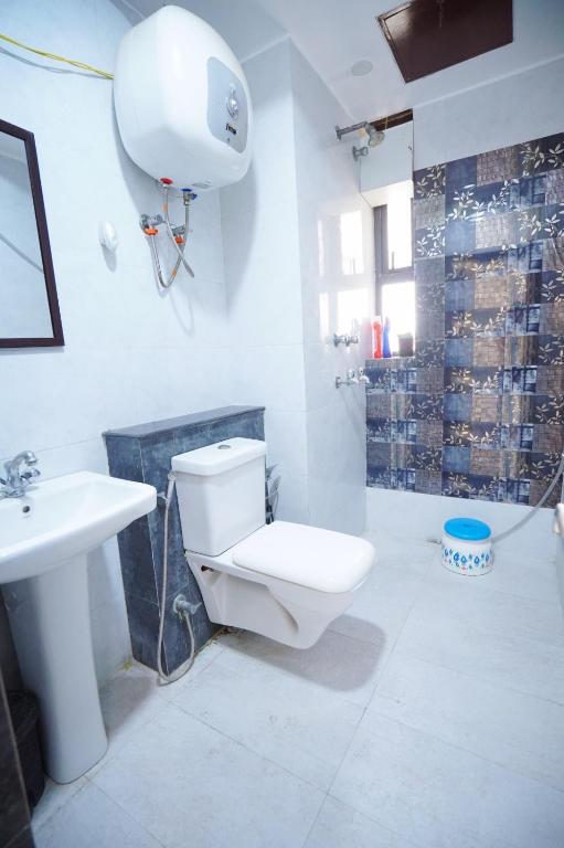 Entire Super Luxury 3 bedroom in Gr Noida near expo mart photo