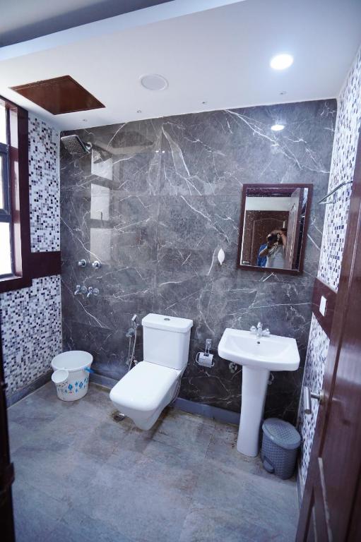 Entire Super Luxury 3 bedroom in Gr Noida near expo mart photo