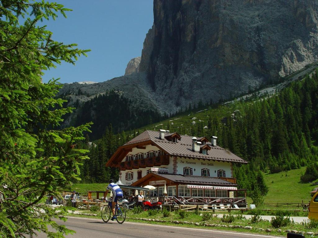 Rifugio Monti Pallidi — Hotel in Canazei