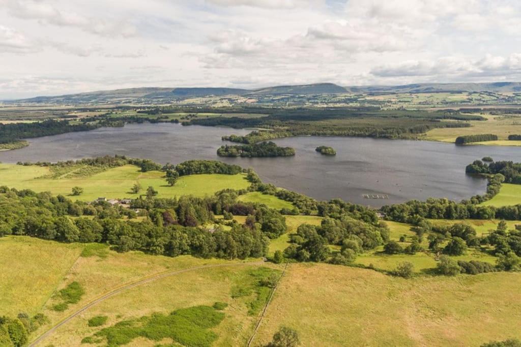 The Stable - cottage with a spectacular lake view, Port of Menteith