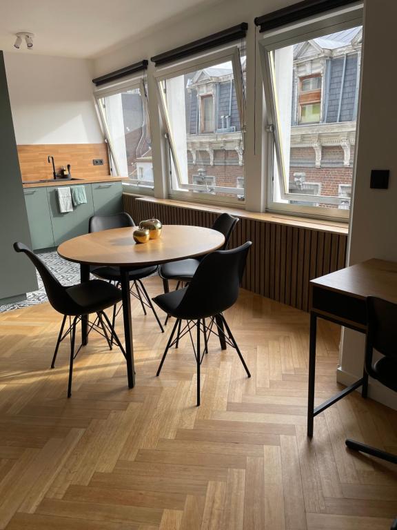 L’émeraude, Lutych