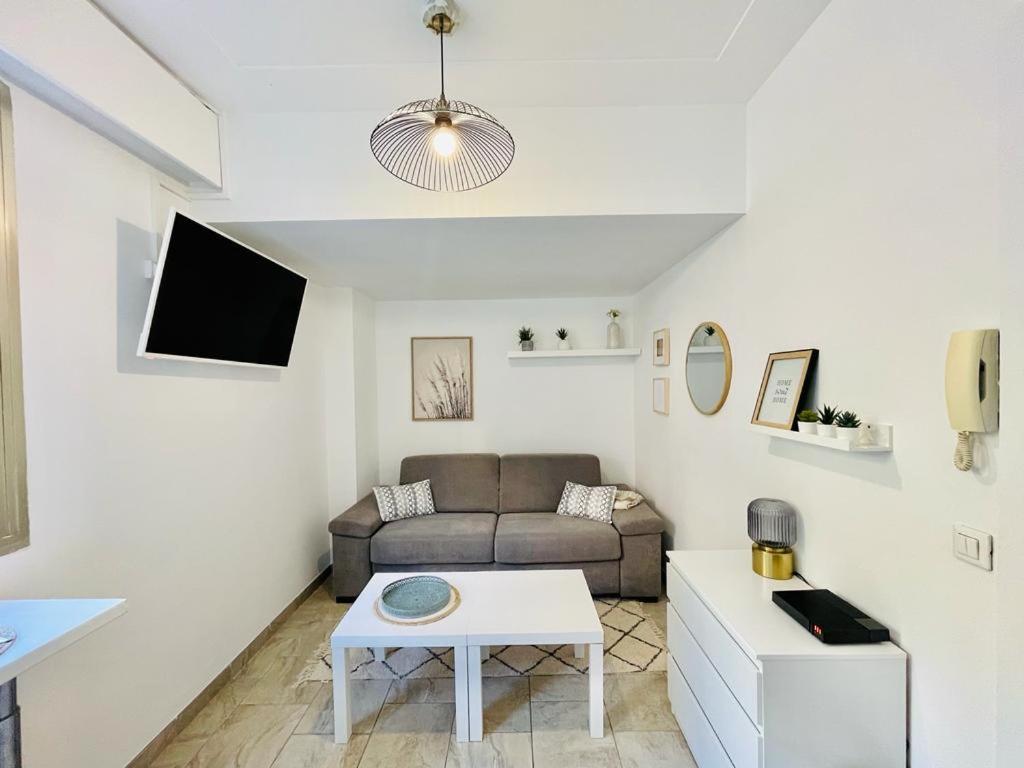 Studio au bord de mer 1, Menton