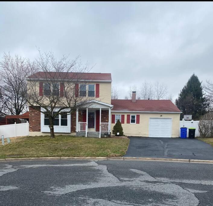 Cozy 4 bedroom Home Welcomes You