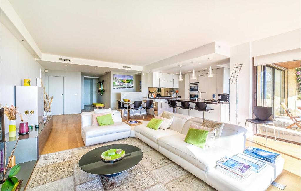 3 Bedroom Gorgeous Apartment In Vallauris - 4