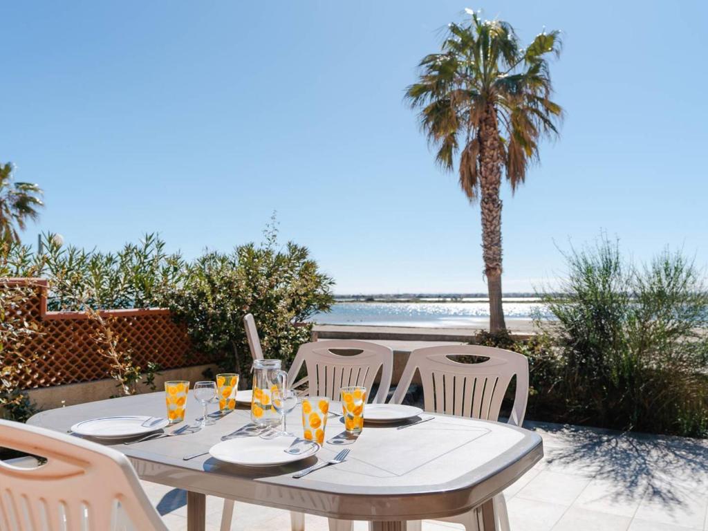 Superbe Pavillon à Gruissan avec Terrasse sur Plage, 2 Chambres, Parking et Wifi - FR-1-409A-20 - 1