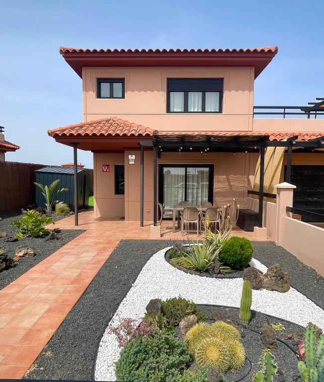 Villa Twins, Lajares