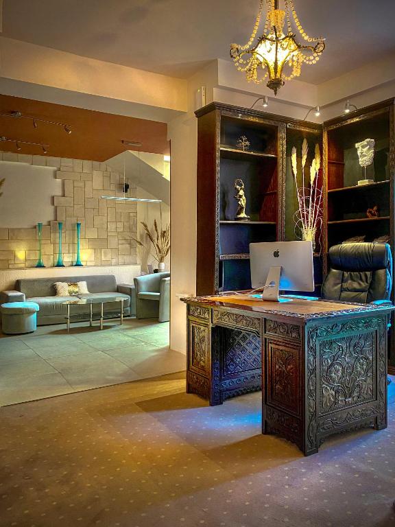 Shangri La Mansion photo