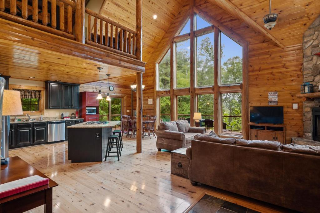 River Woods Retreat: Hot Tub, River Access, Trails