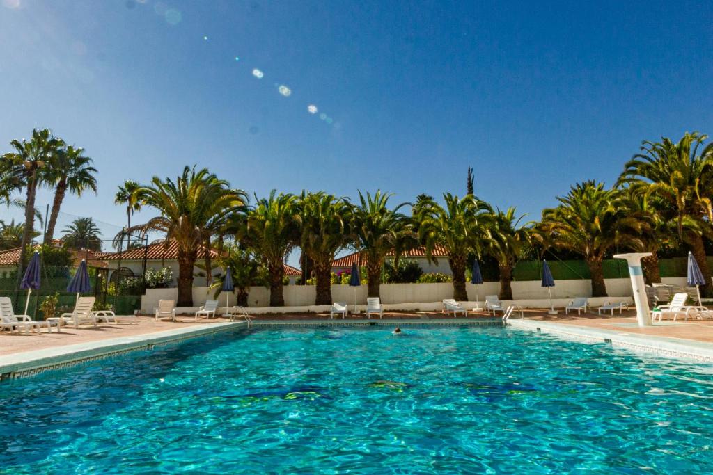 Pool View Holiday Home - 4