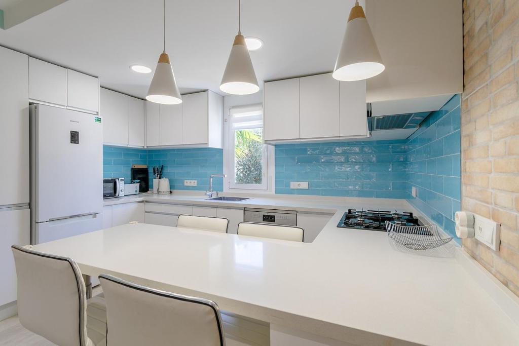 Bonita casa en urbanización privada muy cerca del mar y de Alicante - 2
