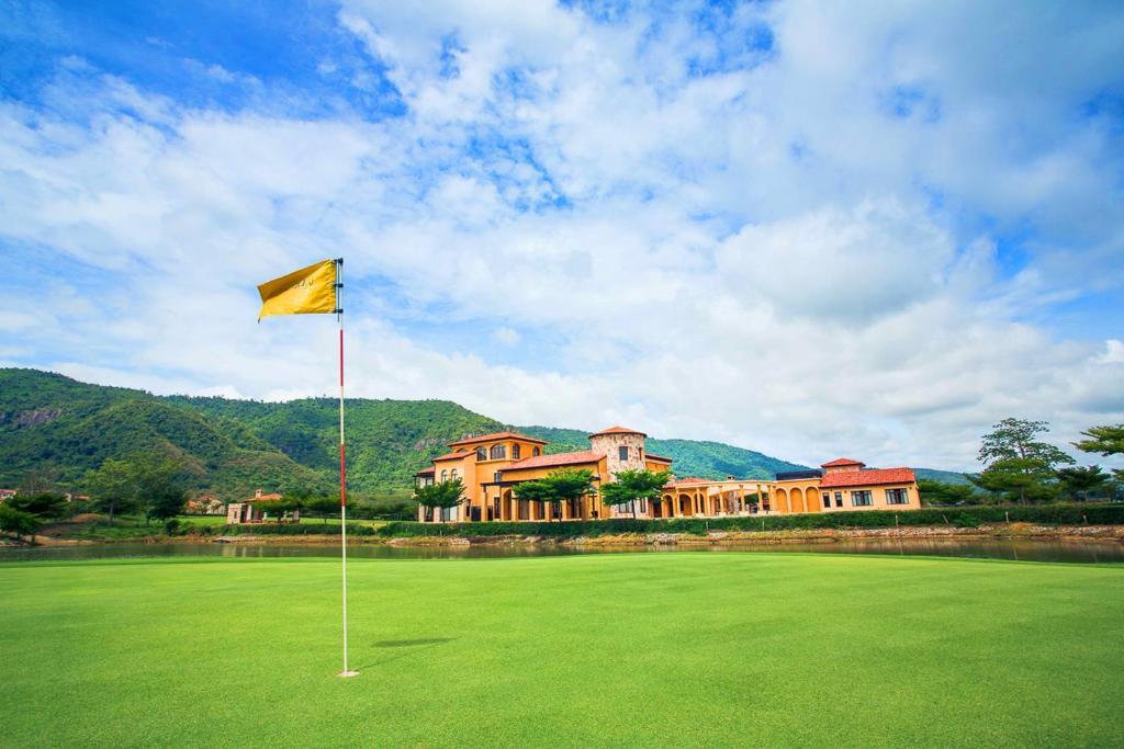 Golf course [on-site]