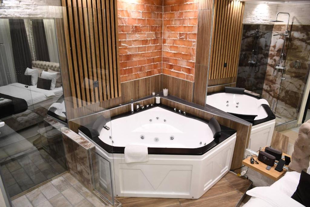 Design Apartment GRAND LUX 4 STAR MALIBU free WiFi & Jacuzzi & Salt wall & Parking photo