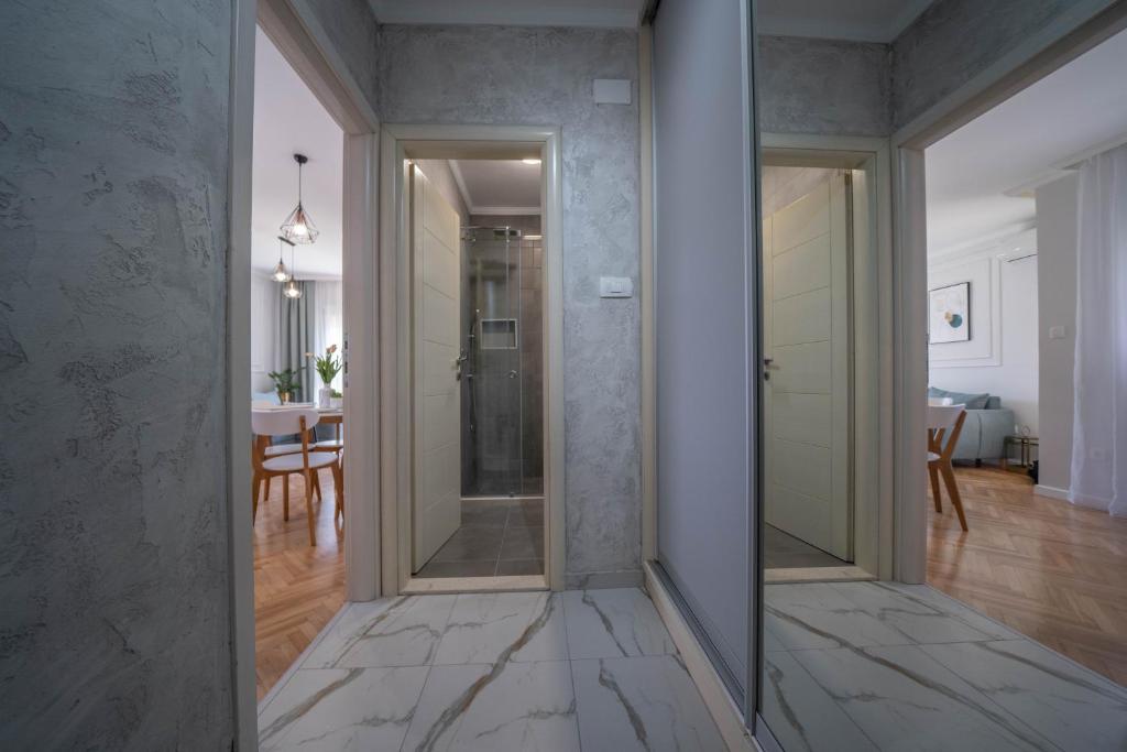 Luxury D&D Apartment - 4