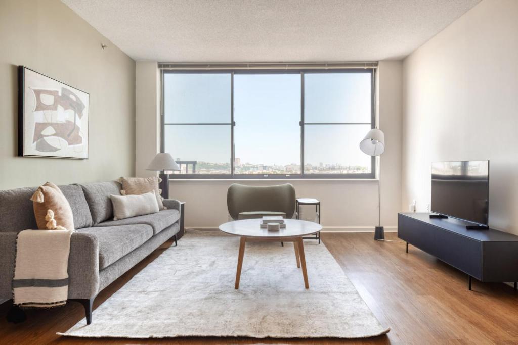 Hoboken 2BR w DM Gym Sundeck nr PATH NYC-901