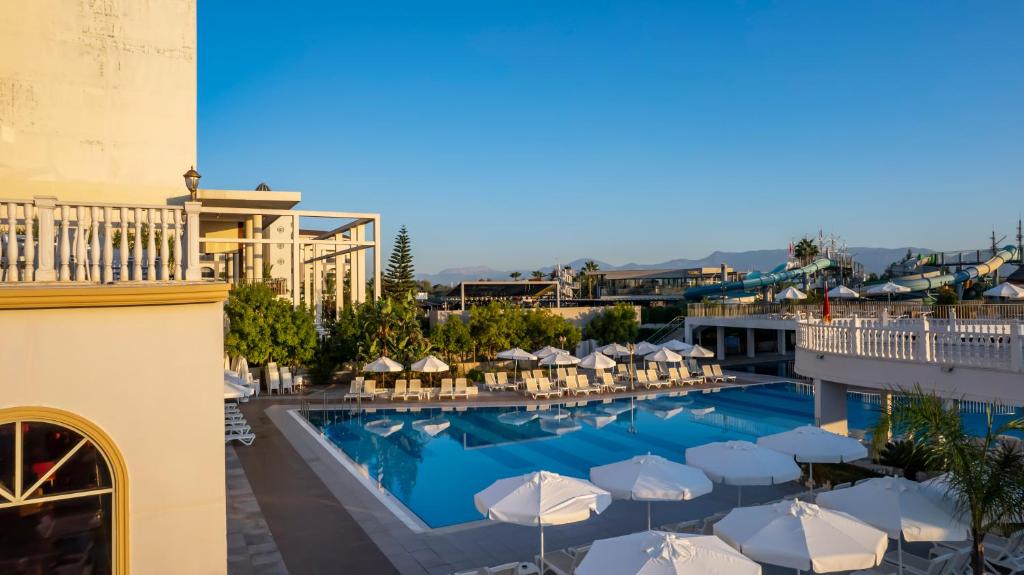 J'adore Deluxe Hotel & Spa Ultra All Inclusive — Side