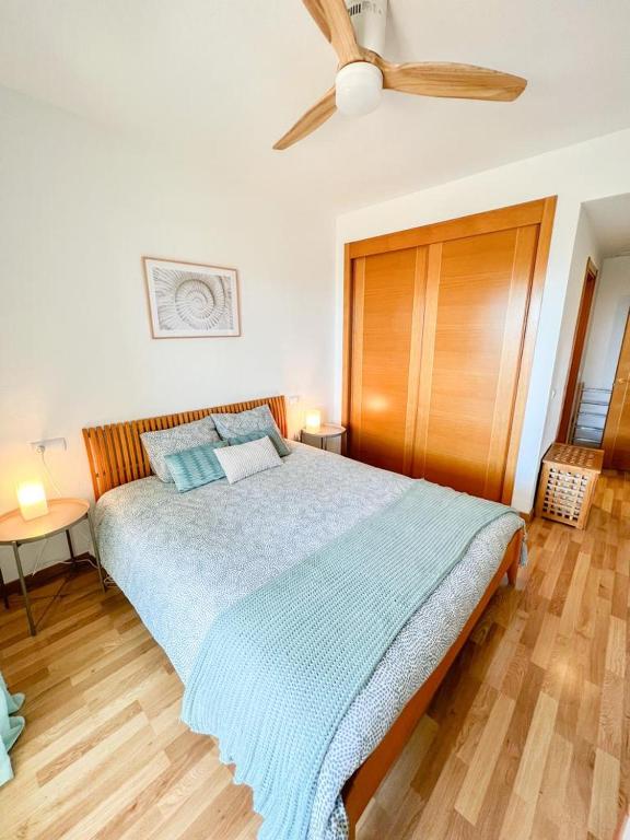 Bright apartment with terrace, pool and beach - 2
