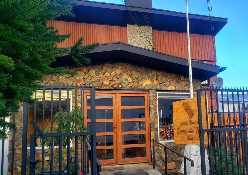 HOTEL BOUTIQUE TIERRA DE ISLAS Chiloé，位于卡斯特鲁的酒店