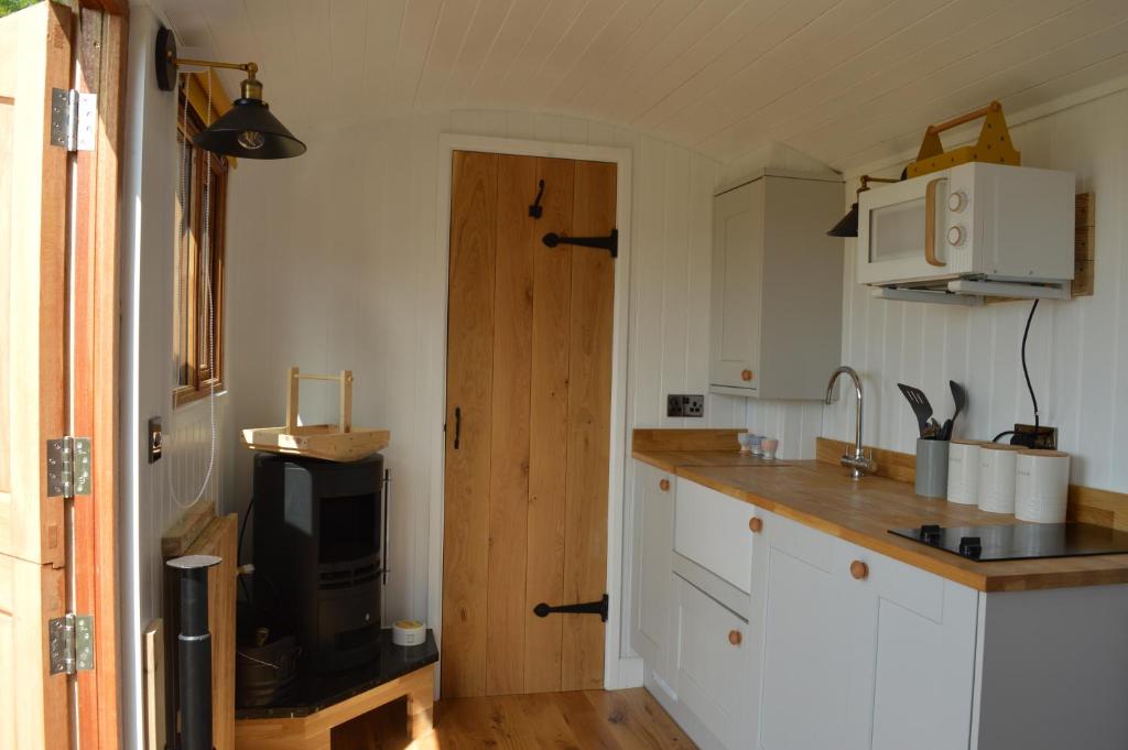 Under the Stars Shepherds Huts, Isle of Wight photo 6