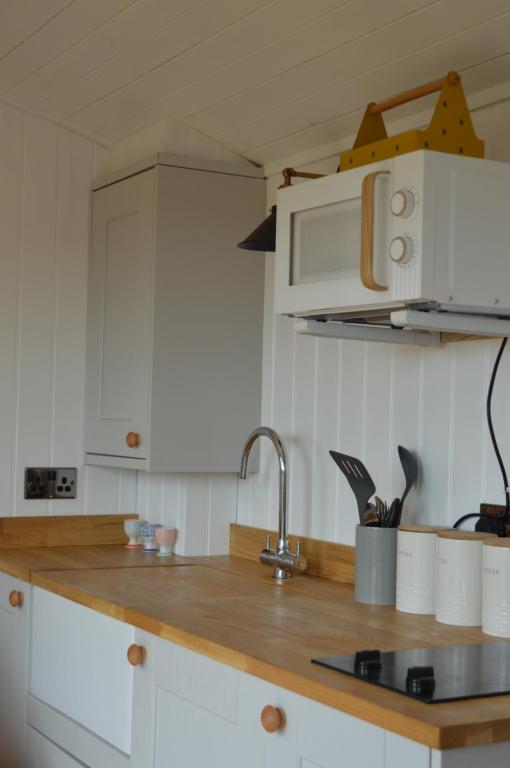 Under the Stars Shepherds Huts, Isle of Wight photo 8