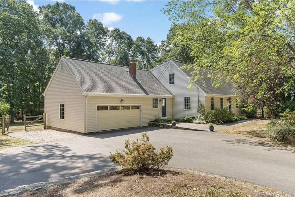 White Oaks, Branford