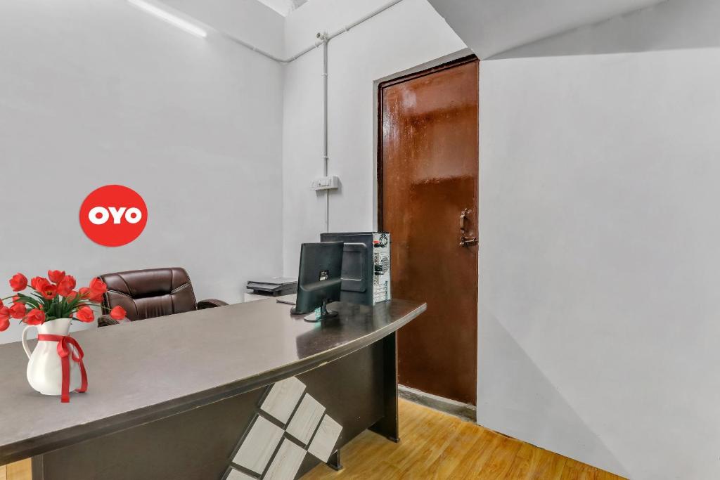 Flagship Star Stay Guest House Near It Chauraha Metro Station photo
