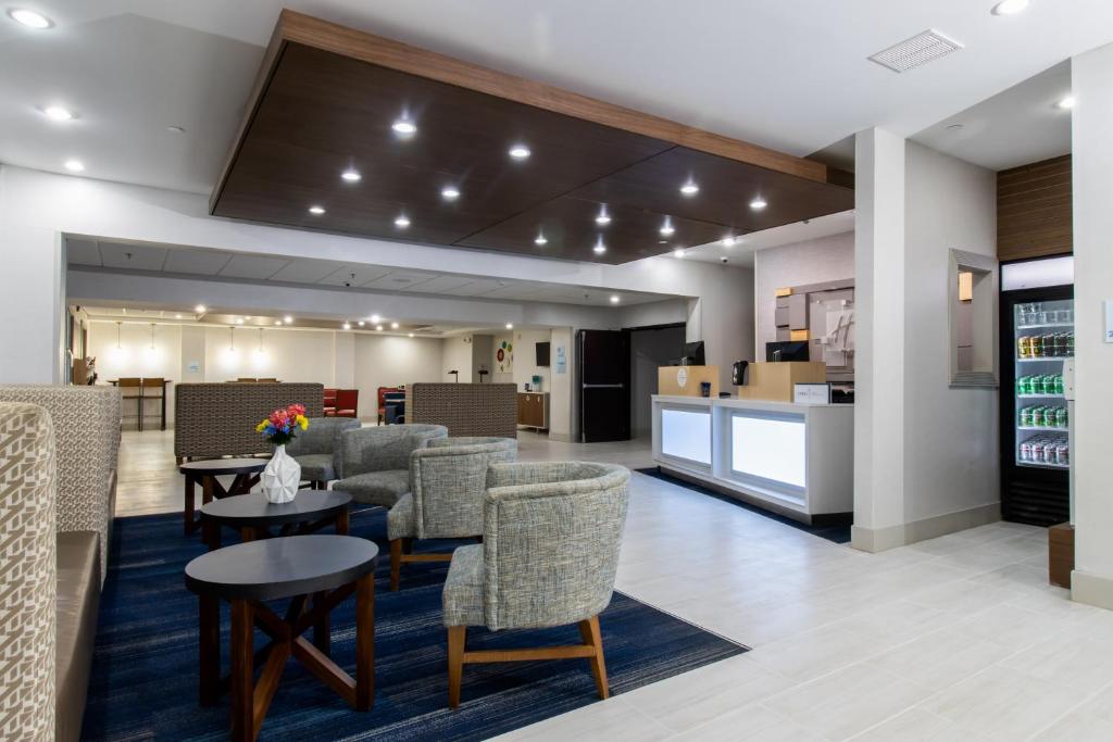 Holiday Inn Express Hotel & Suites Swansea photo