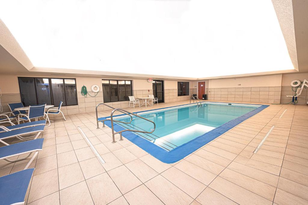 Holiday Inn Express Hotel & Suites East Lansing photo