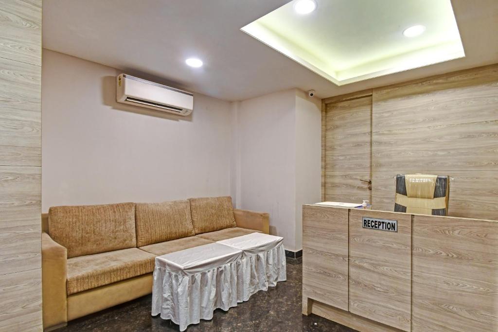 Super OYO Townhouse 726 Hotel All In One Near City Centre Salt Lake photo