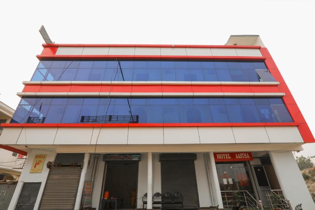 Super Hotel O Aastha Near Chaudhary Charan Singh International Airport エントランス