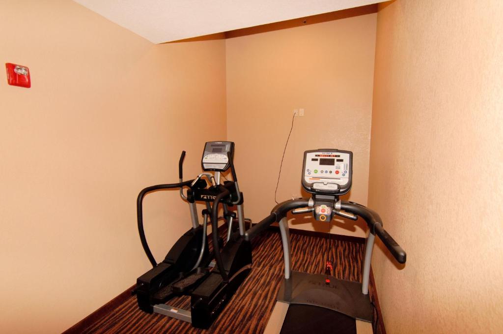 Cobblestone Inn & Suites - Denison / Oak Ridge photo