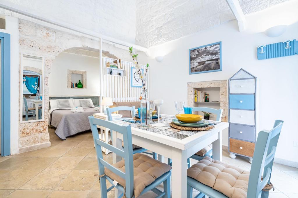 Vico di Ostuni Stone Houses in the Heart of Ostuni by Rentbeat - 1