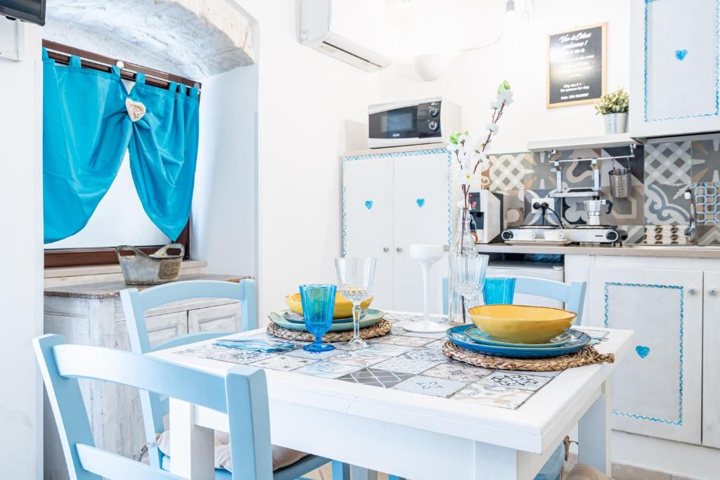 Vico di Ostuni Stone Houses in the Heart of Ostuni by Rentbeat - 2