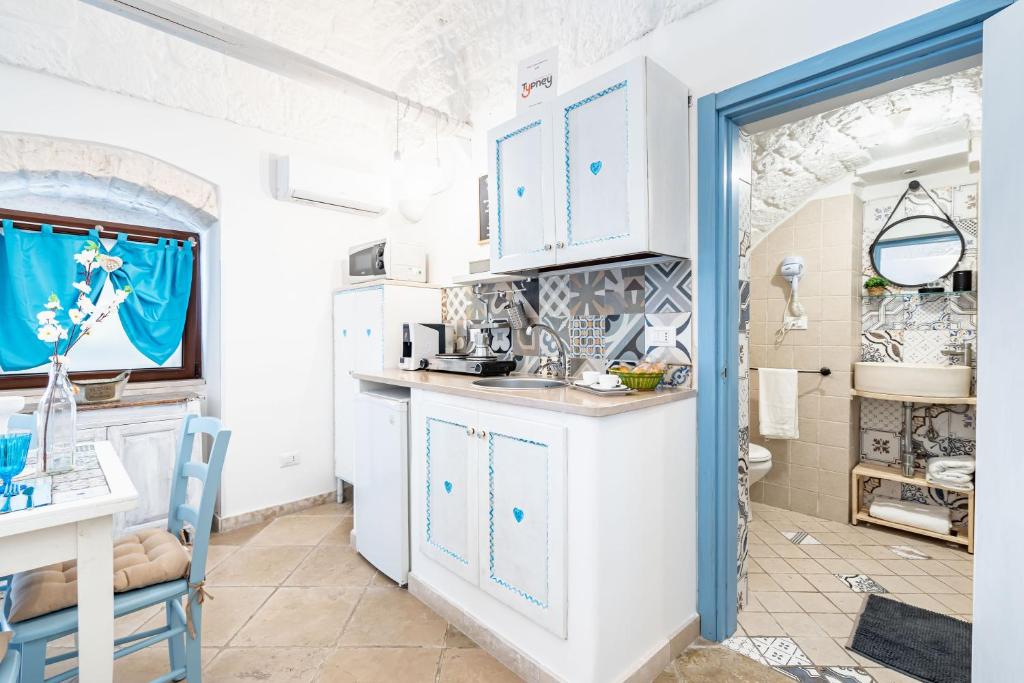 Vico di Ostuni Stone Houses in the Heart of Ostuni by Rentbeat - 3